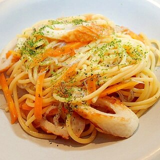 竹輪と人参とちりめんじゃこの和風パスタ